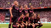Kiper Ajax Hilang di Sesi Foto, Tapi Muncul Saat Main