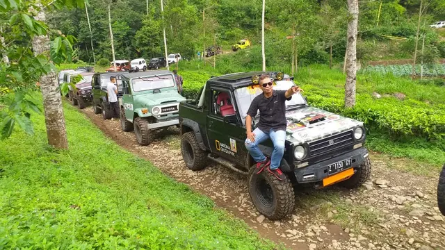 Ratusan peserta Cikuray Adventure tengah menunggu giliran memasuki trek perlombaan
