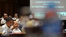 Menteri Perhubungan Ignasius Jonan memberikan keterangan saat rapat kerja dengan Komisi V DPR di Gedung DPR, Jakarta, Selasa (26/1). Rapat membahas hasil pemeriksaan BPK tahun 2015 dan isu terkini terkait transportasi. (Liputan6.com/Johan Tallo)
