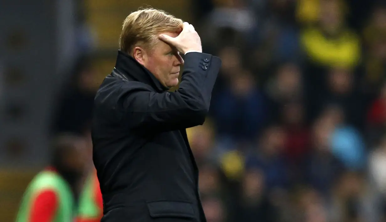 Kelima, Koeman terlalu pasrah dengan kondisi klub. Kepergian sang bintang, Leonel Messi dari Barcelona bahkan tak membuatnya terganggu. Ia ingin terlihat sebagai 'a club man'. (AFP/Gabriel Bouys)