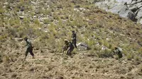 Gerakan perlawanan Afghanistan dan pasukan pemberontakan anti-Taliban mengambil bagian dalam pelatihan militer di daerah Abdullah Khil, Distrik Dara, Provinsi Panjshir, Afghanistan, 24 Agustus 2021. Panjshir jadi satu-satunya wilayah Afghanistan yang belum dikuasai Taliban. (Ahmad SAHEL ARMAN/AFP)
