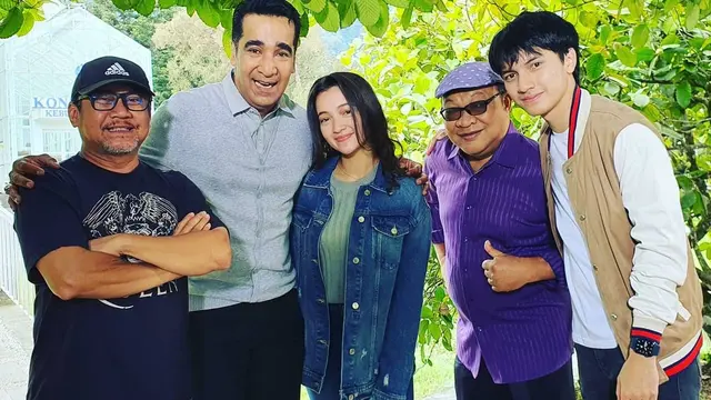 6 Potret Kenangan Edy Oglek Bareng Pemain My Love My Enemy, Jadi Sinetron Terakhir
