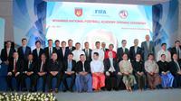 Presiden FIFA, Gianni Infantino, hadir dalam pembukaan Akademi Sepak Bola Nasional Myanmar, Jumat (17/2/2017). (Bola.com/AFF)