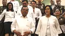 Jaksa Agung M. Prasetyo bersama Menteri Keuangan Sri Mulyani Indrawati seusai menggelar konferensi pers terkait putusan gugatan persidangan internasional di Gedung Kejaksaan Agung, Jakarta, Senin (1/4). (Liputan6.com/Immanuel Antonius)