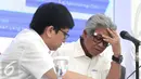 Dirut PT Pertamina, Dwi Soetjipto (kanan) saat preskon di Jakarta, Senin (4/4). Tahapan progres likuidasi Grup Petral yaitu telah melewati persetujuan sejumlah pihak seperti Dewan Direksi dan Komisaris Pertamina. (Liputan6.com/Angga Yuniar)