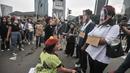 <p>Mahasiswi melakukan aksi teatrikal di Kawasan Patung Kuda, Jakarta Pusat, Kamis (21/4/2022). Memperingati hari Kartini, aksi bertujuan mendesak Presiden Joko Widodo mencopot sejumlah menteri yang terlibat kasus mafia minyak goreng. (merdeka.com/Iqbal S. Nugroho)</p>
