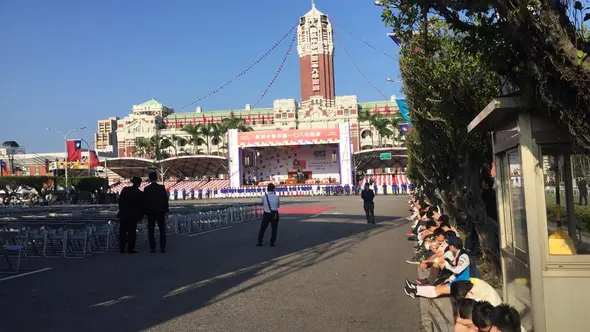 Warga akan menghadiri peringatan Hari Kemerdekaan Taiwan ke-108 di Taipei. (Liputan6.com/Teddy Tri Setio Berty)