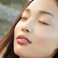 Kebaikan bahan alami untuk membersihkan wajah terangkum dalam rangkaian One Cleansing dari Yves Rocher.