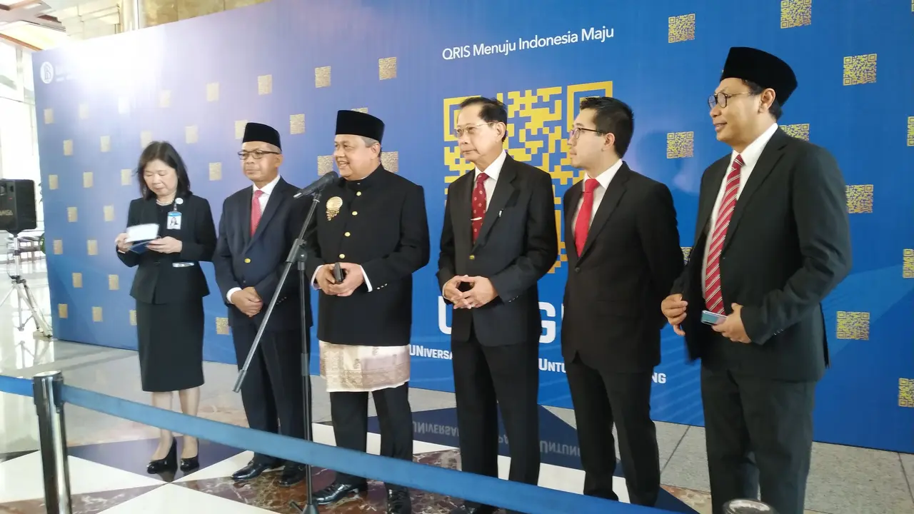 Bank Indonesia (BI) meluncurkan QR Code Indonesia Standard alias QRIS. Peluncuran ini dihadiri langsung oleh Gubernur BI Perry Warjiyo di kompleks BI, Sabtu (17/08/2018).