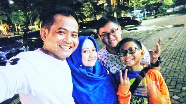 Jarang Tersorot, Ini 6 Momen Kebersamaan Farid Aja Bersama Keluarganya