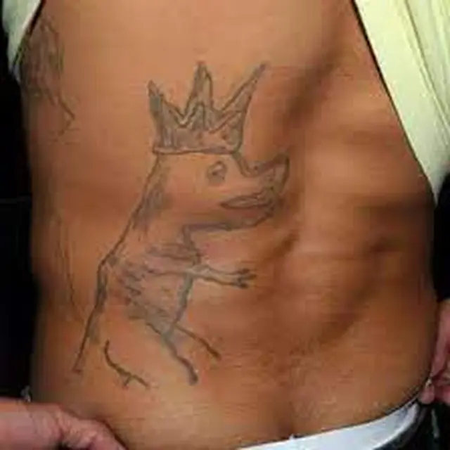 6 Tato Absurd Bentuk Dinosaurus Ini Nyeleneh Banget, Kocak