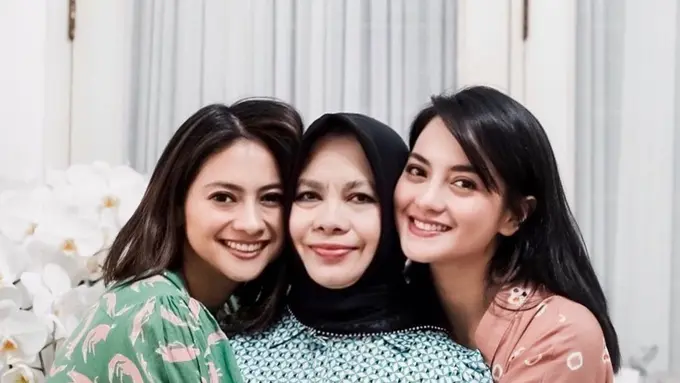Meninggal karena Covid-19, Ini 6 Momen Kenangan Manis Ririn Ekawati dan Ibunda