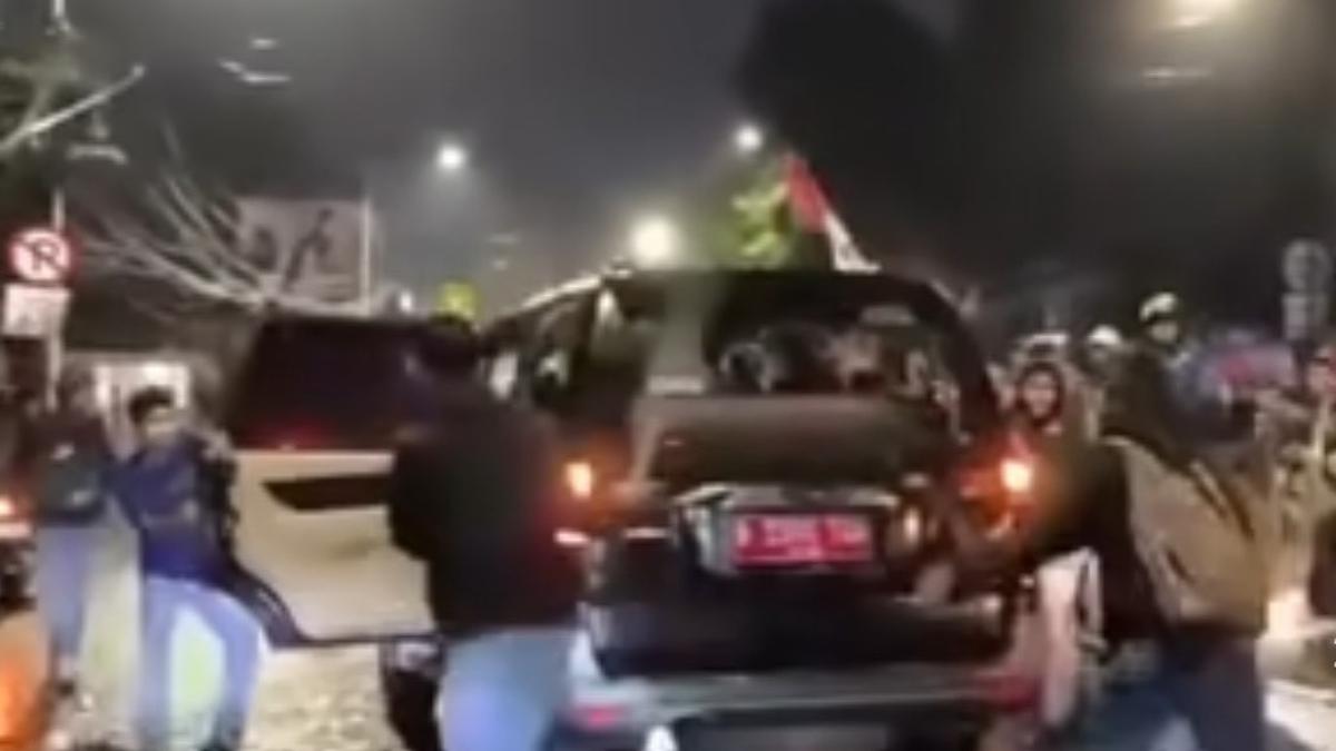 Lurah Manggarai Selatan Lapor Dugaan Pengeroyokan ke Polisi Usai Mobilnya Dirusak Massa Saat Demo Ricuh