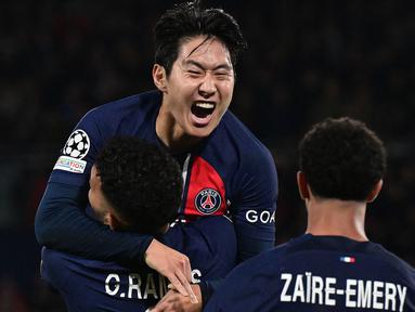 Liga Champions 2023/2024 memang baru menyelesaikan tiga laga di fase grup. Namun 4 pemain asal Asia berikut telah membuat sepak bola Asia berbangga dengan telah mencetak gol bagi klubnya masing-masing. Berikut keempat pemain asal Asia tersebut. (AFP/Miguel Medina)