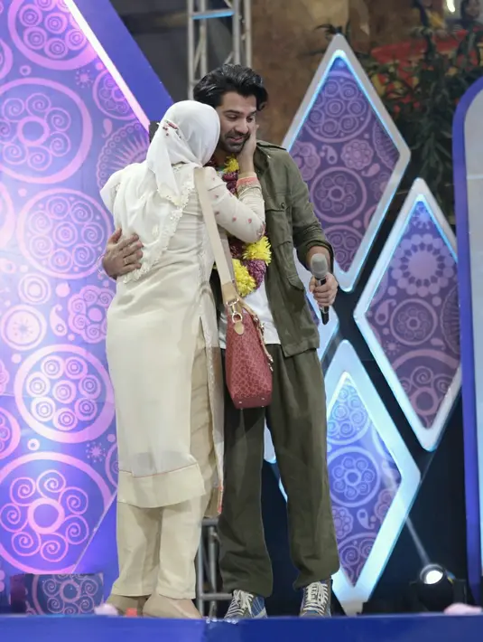 Di atas panggung, keduanya mengungkapkan kegembiraanya bisa berkunjung ke Indonesia. Barun dan Dallijet tidak menyangka penggemarnya di Indonesia begitu banyak. (Galih W. Satria/Bintang.com)