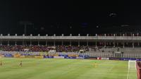 Stadion Madya, Jakarta sepi saat Timnas Indonesia U-20 menghadapi Timnas Timor Leste U-20 dalam Kualifikasi Piala Asia U-20 2025, Jumat (27/9/2024). (Bola.com/Hery Kurniawan)