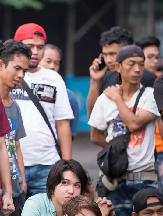 Sinetron ‘Halilintar’ menyuguhkan drama percintaan yang ringan dan mudah dipahami bagi penonton. Eza beradu peran dengan Fero Walandouw dan juga artis cantik Cassandra Lee. (Dezmond Manullang/Bintang.com)