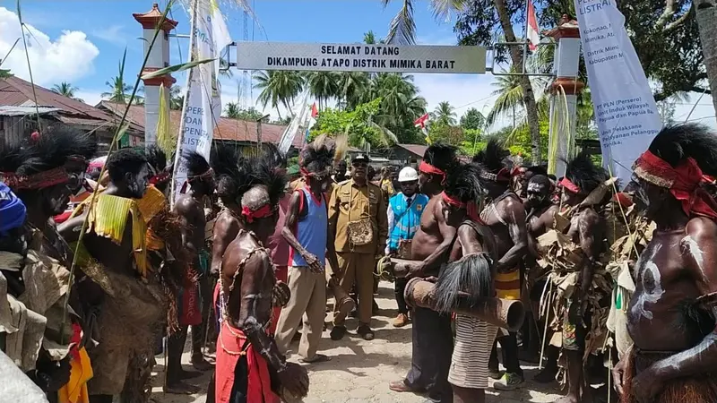 PLN menghadirkan listrik di 6 desa di Distrik Mimika Barat, Kabupaten Mimika, Papua, yaitu Desa Kokonao, Migiwia, Kiura, Mimika, Atapo, dan Apuri. (Dok PLN)