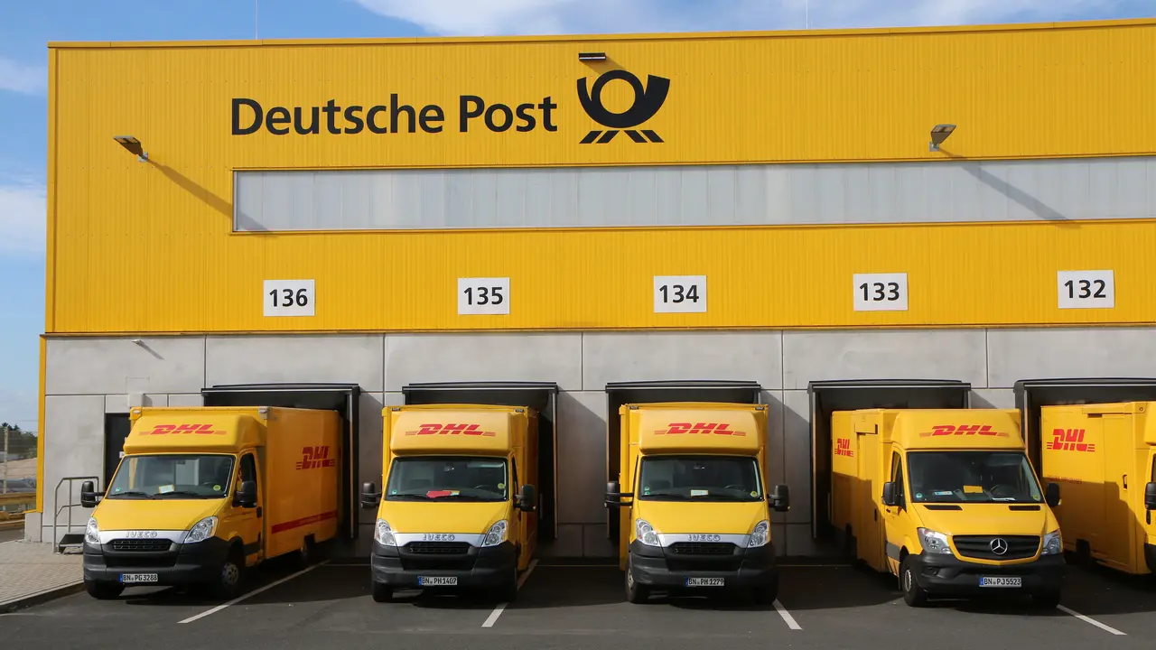 Kantor Pos Jerman Pakai Armada Van Listrik untuk Antar Surat