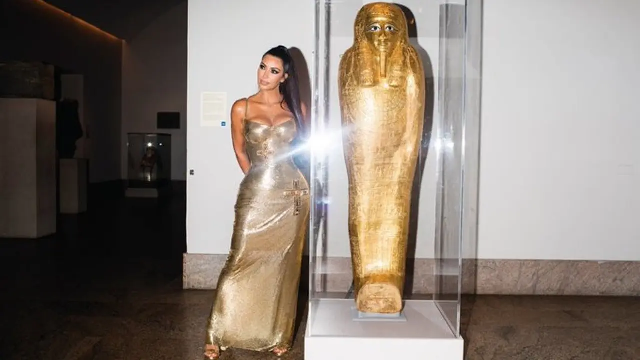 Foto Kim Kardashian Ternyata Berperan Ungkap Kasus Pencurian Peti Mati di Mesir