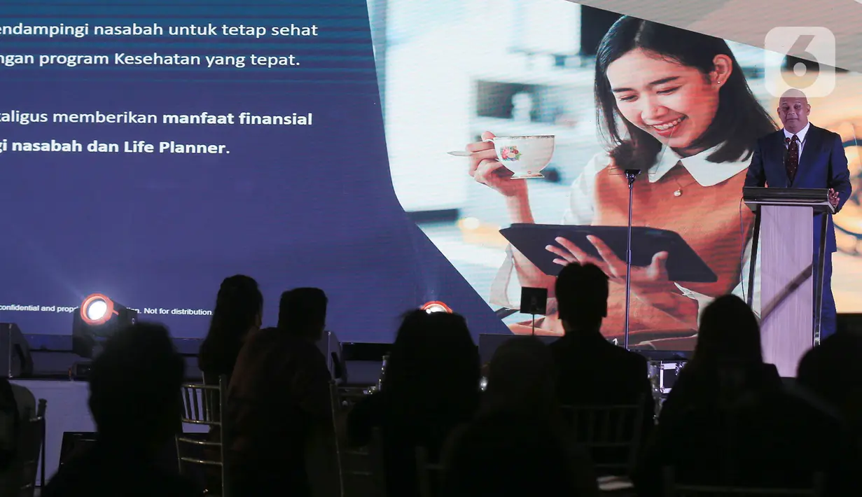 Presiden Direktur AIA Sainthan Satyamoorthy memberi sambutan saat peluncuran AIA Platinum Legacy di Jakarta, Senin (6/6/2022). AIA Platinum Legacy yang menyasar segmen nasabah High Net Worth (HNW) dengan nilai proteksi maksimal mulai Rp 2 miliar, pembayaran premi singkat, tanpa pemeriksaan kesehatan untuk Uang Pertanggungan 15 miliar, dan dilengkapi AIA Vitality untuk bantu jaga kesehatan nasabah. (Liputan6.com/HO/Astra)