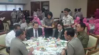 Ada pemandangan langka, 2 pimpinan KPK hadiri serah terima jabatan perwira tinggi Polri (Liputan6.com/Hanz Jimenez Salim)