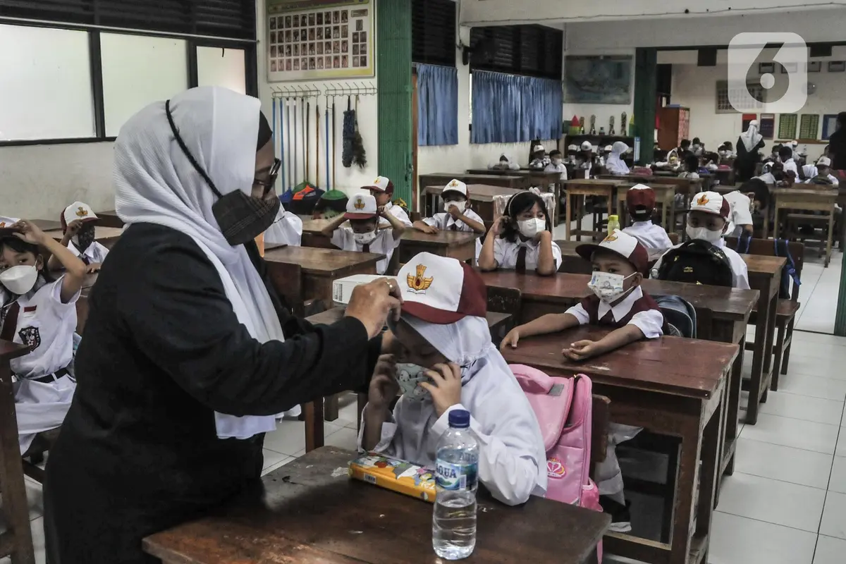 Antusiasme Murid Kelas 1 SD saat Hari Pertama Sekolah