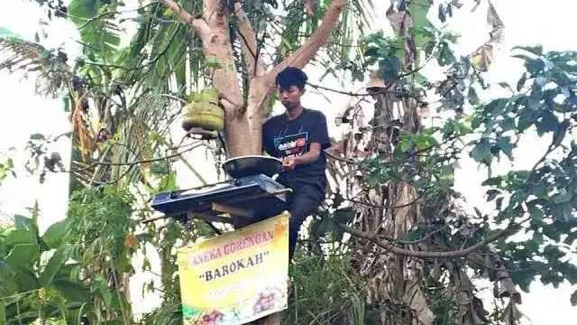 7 Potret Absurd Aksi Penjual Gorengan yang Bikin Heran