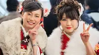 Untuk merayakan Seijin No Hi atau hari  kedewasaan, para perempuan rela habiskan Rp 113 juta untuk kimononya (foto: talk-japan.com)