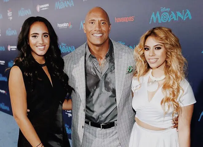 Simone Alexandra Johnson, Dwayne 'The Rock' Johnson, dan personel Fifth Harmony, Dinah Jane (Sumber: Instagram/ simonegjohnson)