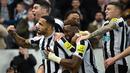 Sejak diakuisisi oleh Konsorsium Arab Saudi pada Oktober 2021, Newcastle United menjelma menjadi tim kaya raya dengan kemampuan finansial selangit hingga mampu mendatangkan pemain-pemian bekualitas hingga mampu bersaing di papan atas Liga Inggris musim 2022/2023. Dari deretan pemain mahal yang dimiliki The Magpies, beberapa di antaranya berasal dari para pemain lokal Inggris. Seperti 5 pemain Inggris berikut dengan nilai pasar tertinggi dalam skuad Newcastle United pada musim 2022/2023. (AFP/Oli Scarff)