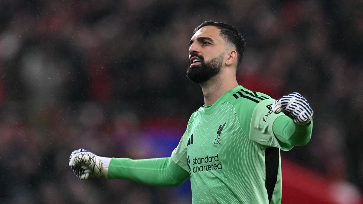 Krisis Kiper Liverpool Bertambah Parah: Giorgi Mamardashvili Cedera Susul Alisson Becker
