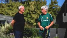 Penasihat Senior AS Roma Claudio Ranieri dan pelatih Gian Piero Gasperini sedang berbincang. (AS Roma)