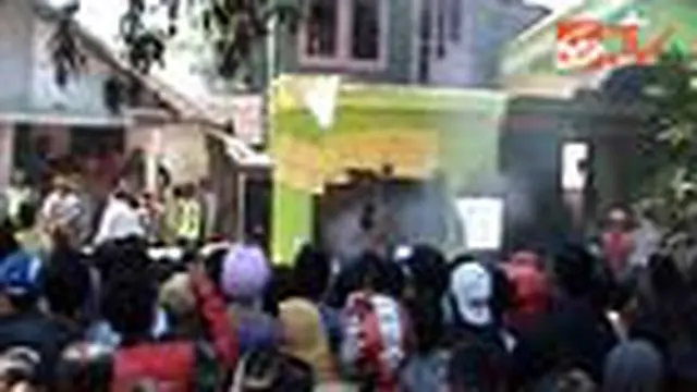 Rumah Dukun Cabul Dibakar Warga