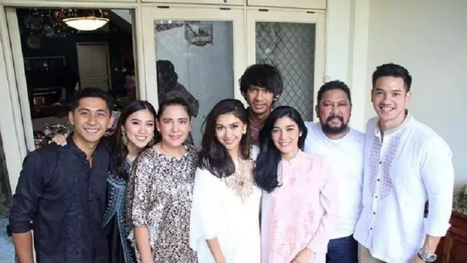 [Bintang] Nana Mirdad dan keluarga