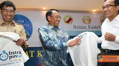 Citizen6, Purwakarta: Di depan peserta rapat kerja Jero Wacik menekankan dukungannya kepada PLN agar mendapatkan gas untuk memenuhi kebutuhan bahan bakar pembangkit sehingga dapat menurunkan subsidi listrik. (Pengirim: Agus Trimukti)
