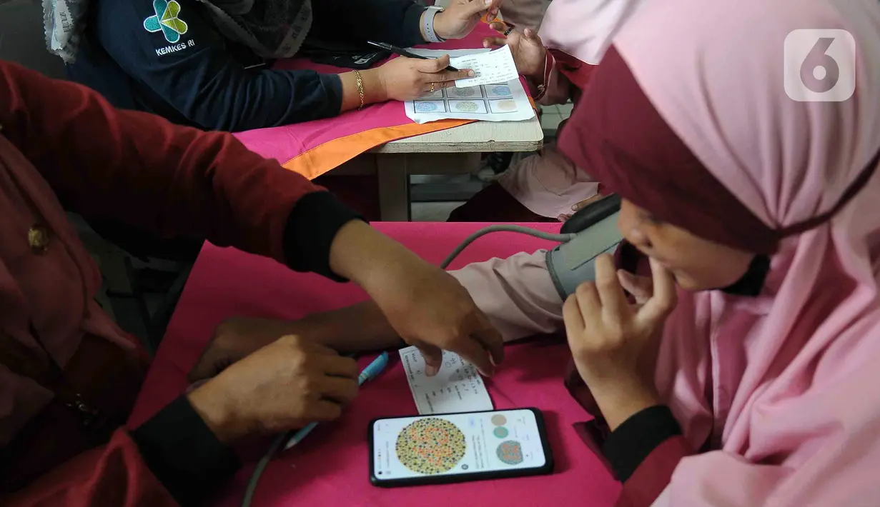 Beberapa hari lalu, sejumlah anak di Jakarta dan sekitarnya mengalami pilek dan batuk berkepanjangan hingga harus mendapat perawatan di rumah sakit yang diduga terkait dengan buruknya polusi udara di Ibu Kota baru-baru ini. (merdeka.com/Imam Buhori)