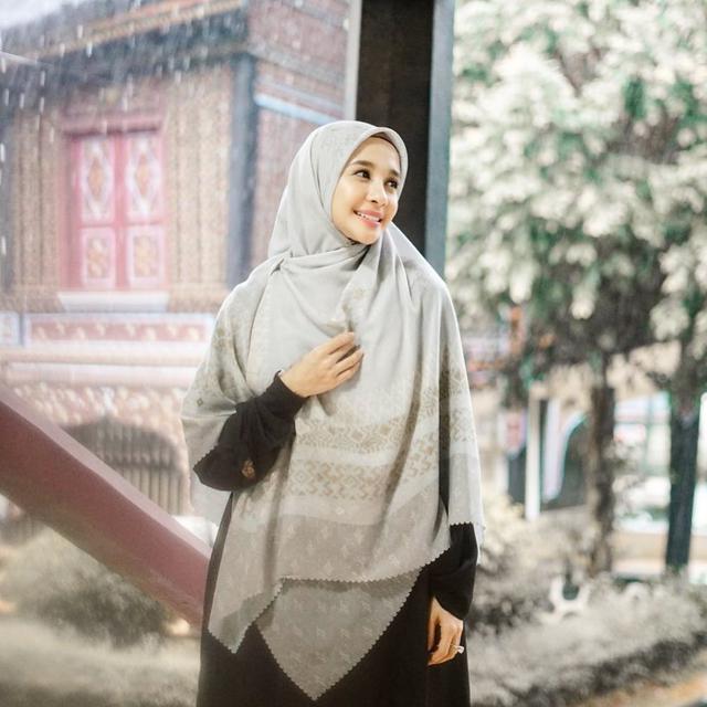 Potret Penampilan 6 Artis Ini Disebut Makin Syari dan Tertutup, Banjir Pujian