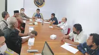 Rapat kordinasi Dinas Perhubungan Banyuwangi bersama organda, paguyuban agkot di Banyuwangi untuk melakukan penyesuaian tarif (Istimewa)
