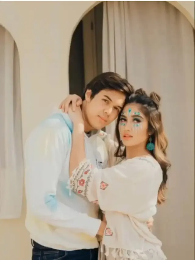Makin Mesra, Ini 7 Momen Kebersamaan Ochi Rosdiana dan Rizky Djanbi