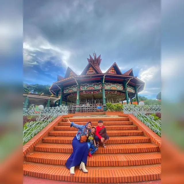 Dikaruniai Anak Kedua, Ini 6 Potret Keluarga Daus Mini yang Harmonis