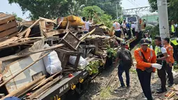 KAI Bongkar 95 Bangunan di Jalur Pasar Senen