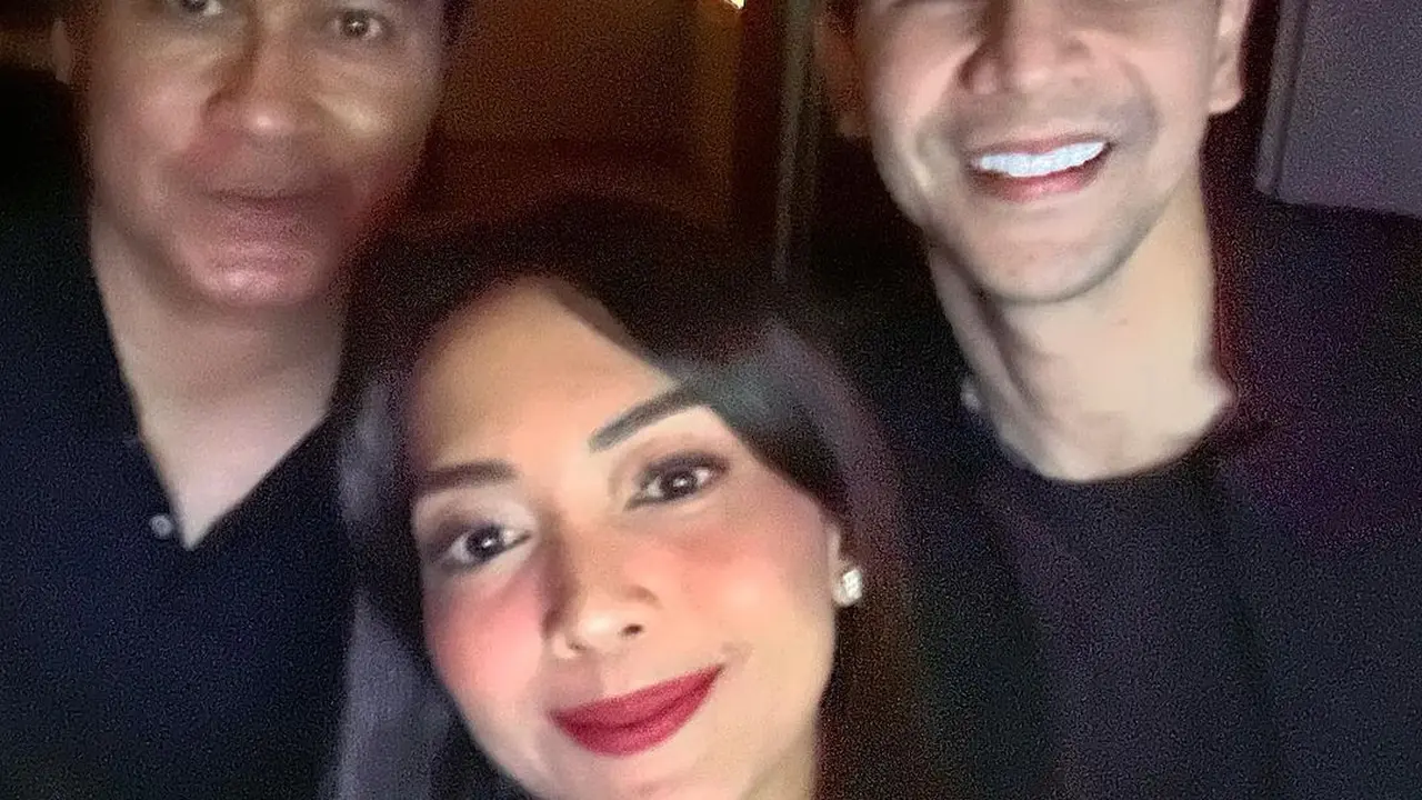 Jonathan Frizzy dan Ririn Dwi Ariyanti (https://www.instagram.com/p/Cri9yCavnJD/)