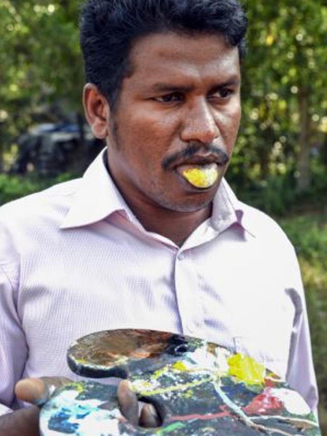 Melukis dengan Lidah, Karya-Karya Pria Ini Memukau