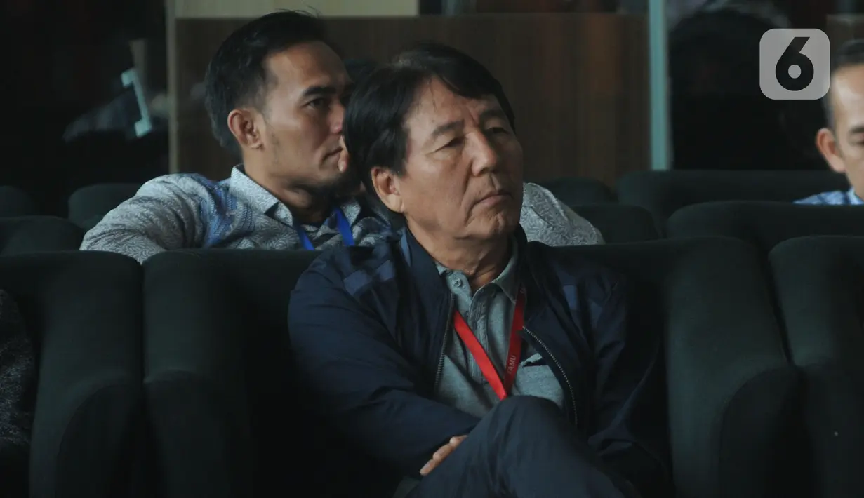 General Manager Hyundai Engineering Construction, Henry Jung menunggu jalannya pemeriksaan di gedung KPK, Jakarta, Kamis (5/12/2019). Henry Jung diperiksa sebagai tersangka dugaan suap proses perizinan proyek Pembangkit Listrik Tenaga Uap (PLTU) 2 Cirebon. (merdeka.com/Dwi Narwoko)