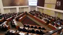 Suasana rapat kerja antara Menteri Keuangan Sri Mulyani, Menkumham Yasonna Laoly, Menteri PPN/Kepala Bappenas Bambang Brodjonegoro, dan Gubernur Bank Indonesia (BI) Perry Warjiyo dengan Banggar DPR, Jakarta, Selasa (4/9). (Liputan6.com/JohanTallo)