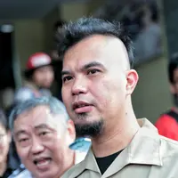 Ahmad Dhani di Polda Metro Jaya (Adrian Putra/bintang.com)