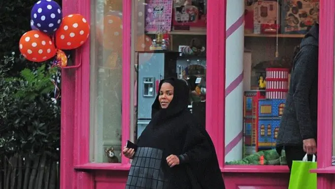 Janet Jackson muncul mengenakan hijab. (Dailymail)