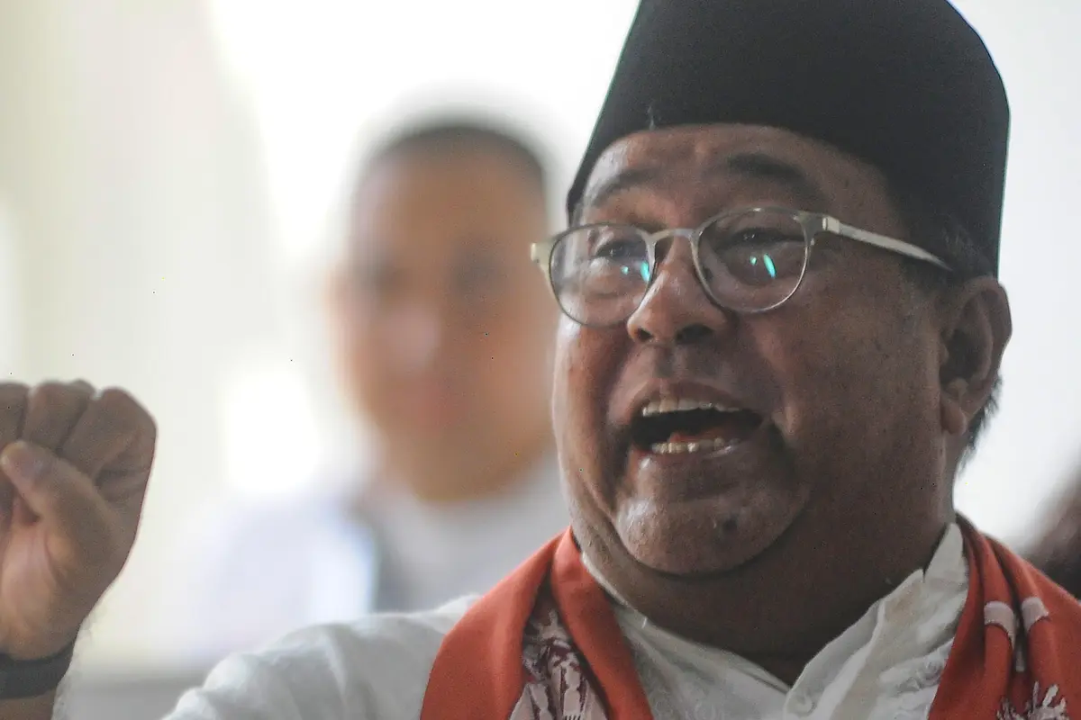 Tampil Serasi dan Kompak, Cawagub Rano Karno Gunakan Hak Pilihnya di TPS 65 Cilandak