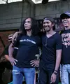 Perkembangan dunia maya tak jarang menjadi inspirasi banyak orang, termasuk grup band Slank untuk album ke-22nya ini. Pilih judul ‘Palalopeyank’ diakui Slank lantaran resah dengan fungsi media sosial saat ini. (Galih W. Satria/Bintang.com)